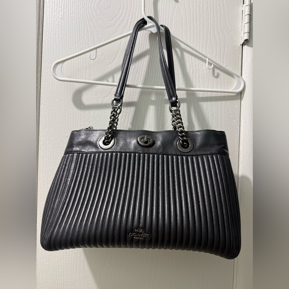 💥CoachTurnlock Edie Carryall With Quilting